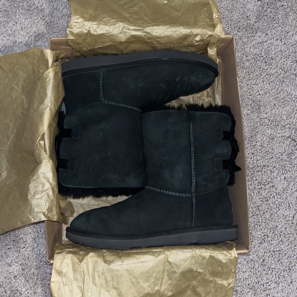 Big Kids Bailey Bow Short Uggs